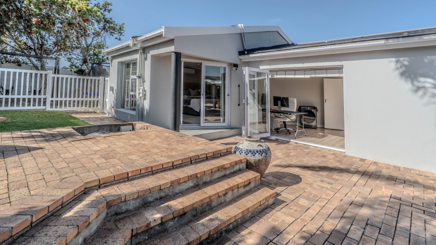5 Bedroom Property for Sale in De Bron Western Cape